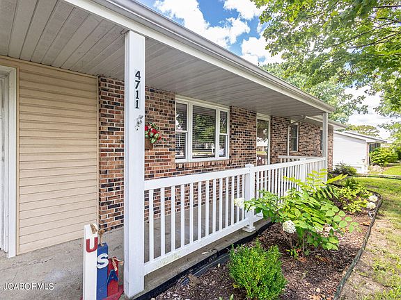 2nd image of 4711 Sharon Dr