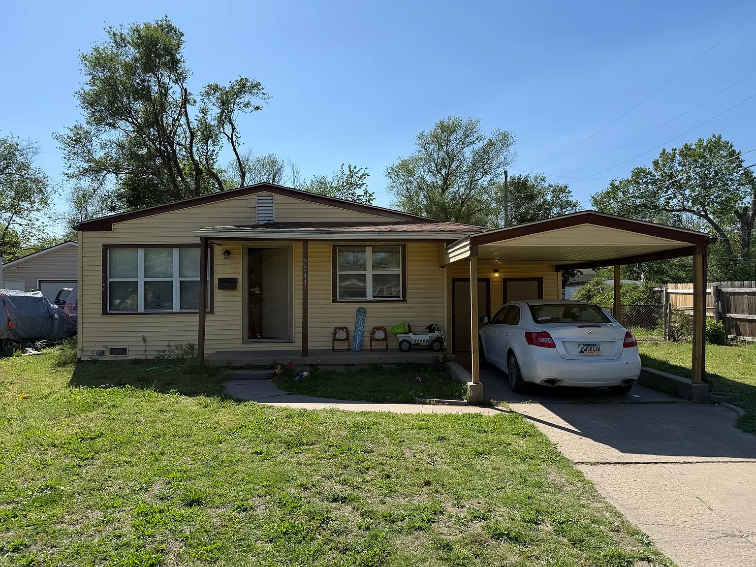 3 bed, 975 sqft, $1,250 — Photo 1