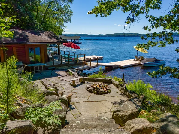 29 Island View Ln, Huntsville, ON P1H 2N5