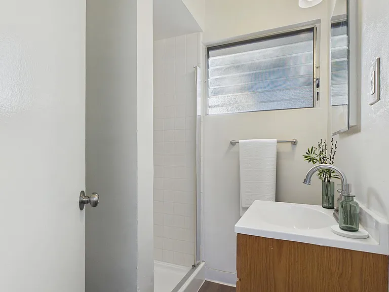 6706 Laurelgrove Ave — Photo 10