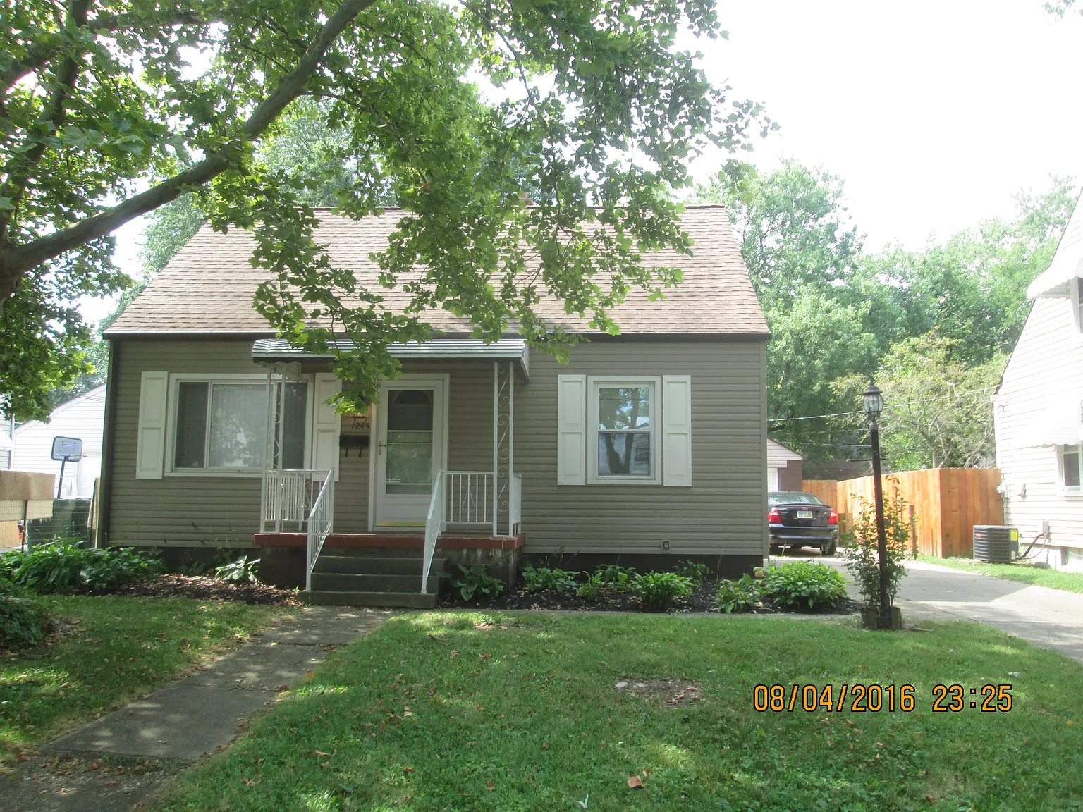 3 bed, 1065 sqft, $1,450 — Photo 1