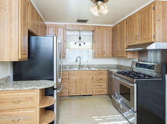 2nd image of 2547 Crystal Dr