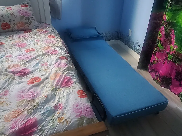 Master bedroom with full bed and Chair-bed. Private bathroom with bathtub. Fan and lots of light.