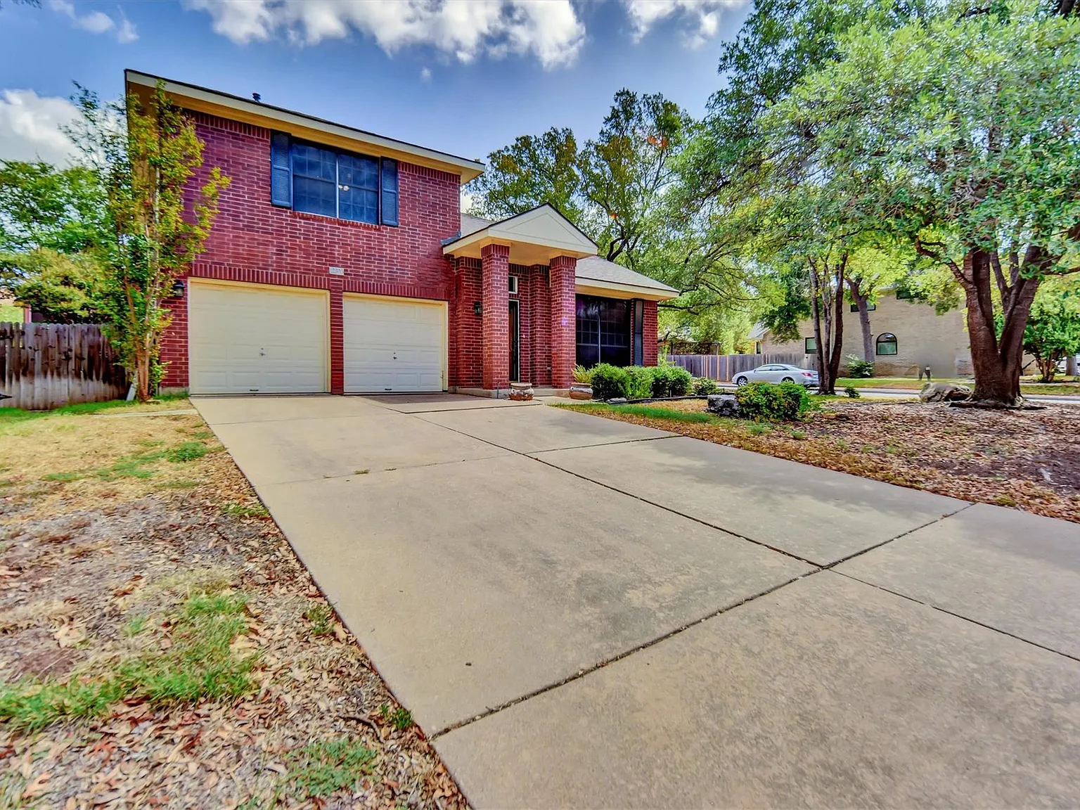 4 bed, 2.5 bath, 2325 sqft, $2,800 — Photo 2