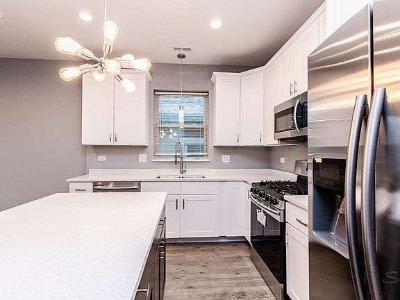 3rd image of 2416 W Arthington St Unit 2