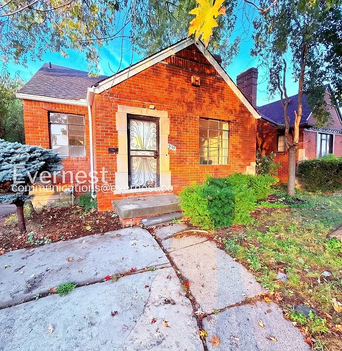 5107 Cadieux Rd