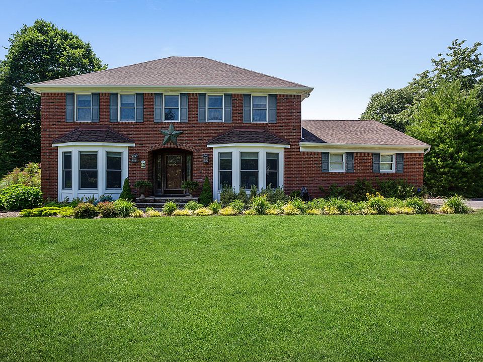 1st image of 8 Crestview Ct