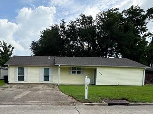 110 Clausen Rd, Belle Chasse, LA 70037