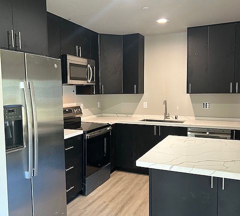 3rd image of 1416 Sidney Ave #1418