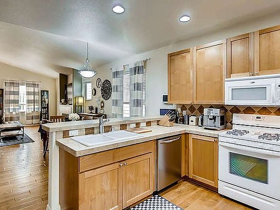 Kitchen OpenTOdining/living