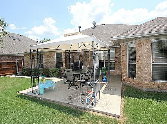 2nd image of 3945 Wisteria Ln