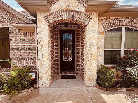 3rd image of 310 Oar Wood Dr