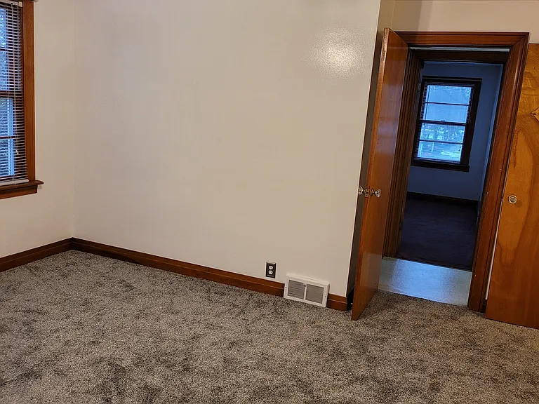 5330 Seneca St — Photo 41