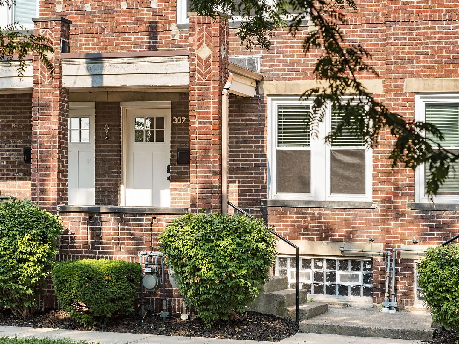 2 bed, 1000 sqft, $1,475 — Photo 1