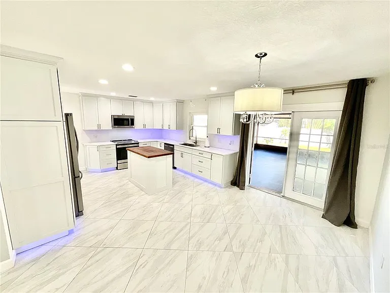 1545 Indiana Ave — Photo 3