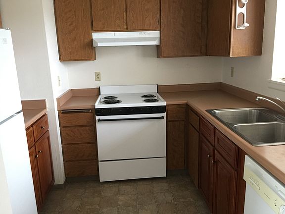 2nd image of 921 SE Klemgard St APT A2