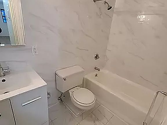 4th image of 338 E 49th St #B2