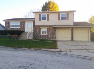 1599 E Bayside Ct, Hoffman Estates, IL 60192