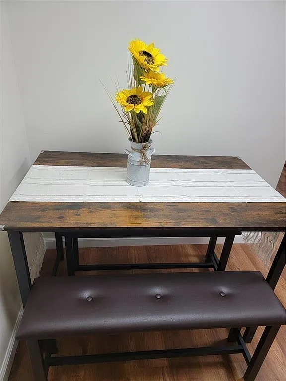 1 bed, 1.0 bath, 2916 sqft, $1,650 — Photo 3
