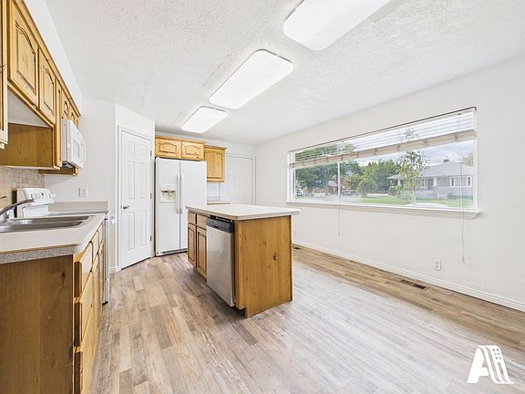 4th image of 197 E Utah Ave #1