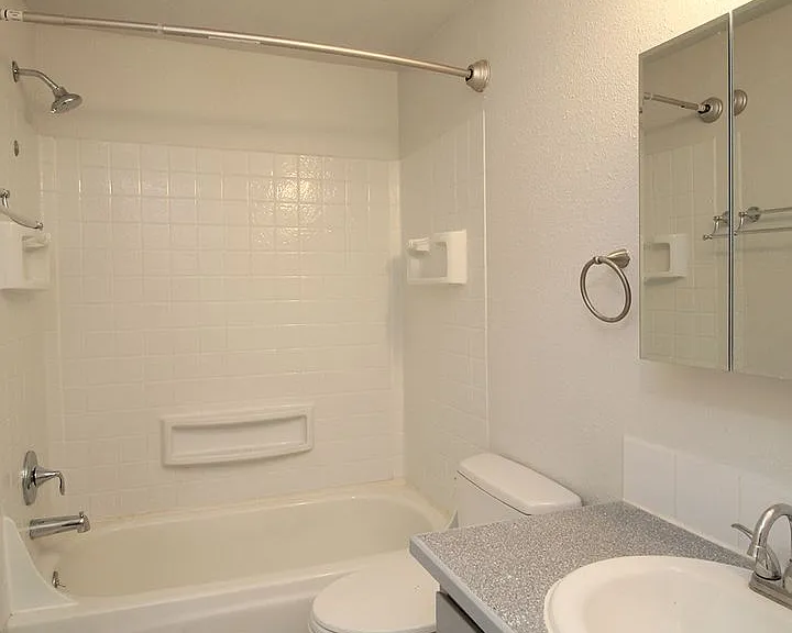 Raleigh Heights — Photo 35