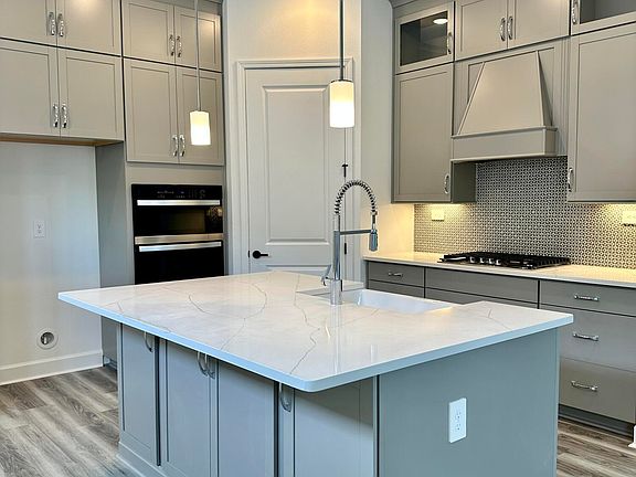 4th image of 121 AMBERWOOD Drive