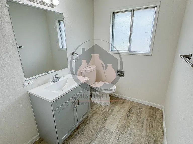 333 Connecticut Ave SE — Photo 16