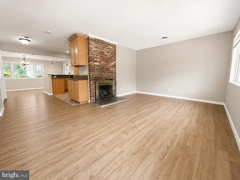 7411 Long Pine Dr — Photo 2