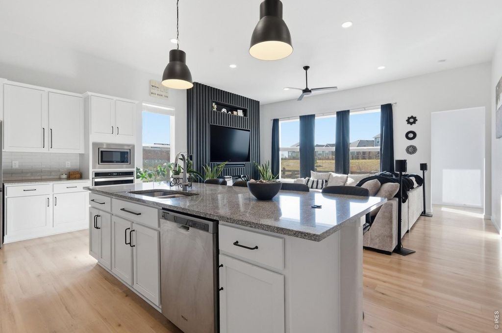 4274 Martinson Dr