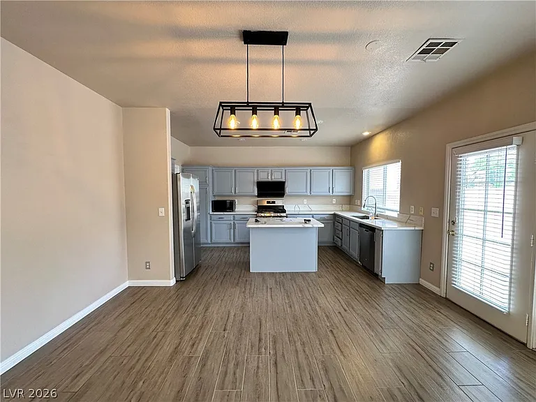 2024 Shining Feather Ln — Photo 9