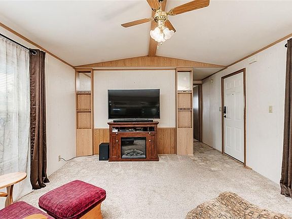 4th image of 11 Brookpark Dr
