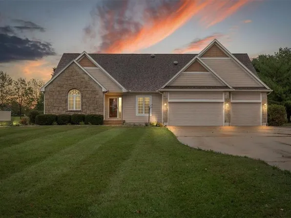 27106 E Outer Belt Rd, Greenwood, MO 64034