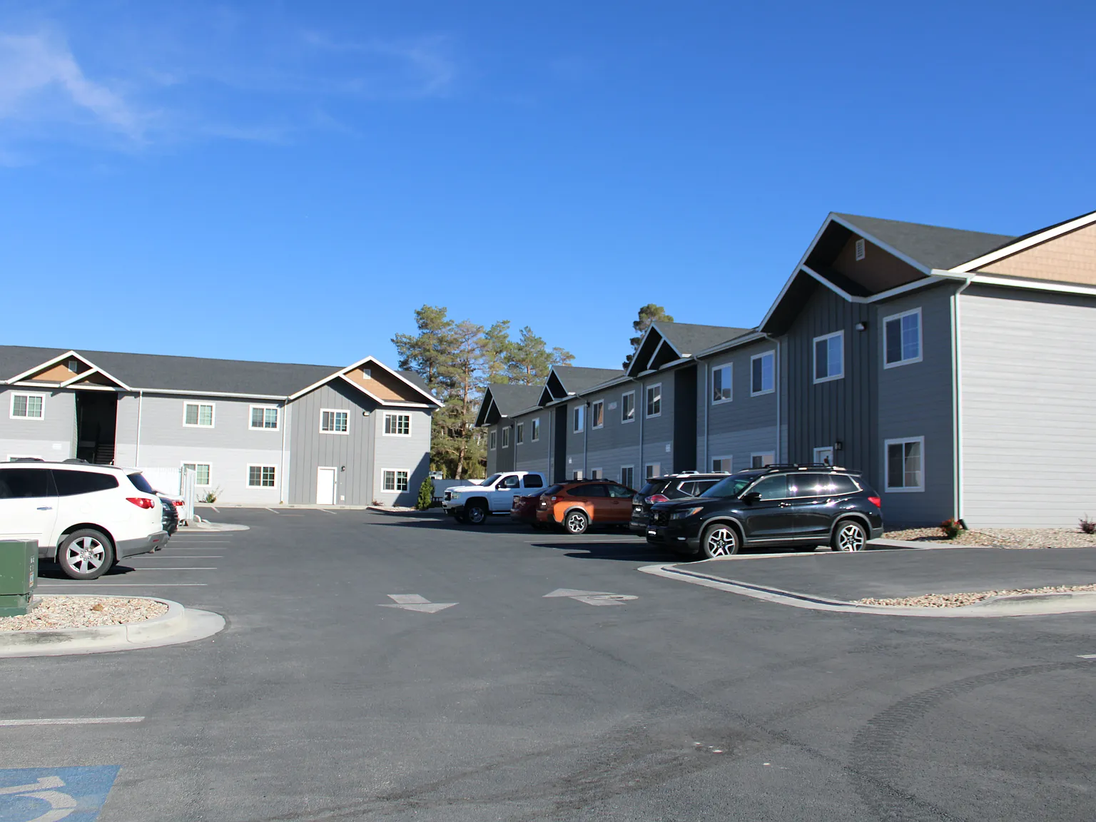 3 bed, 2.5 bath, 2000 sqft, $1,875 — Photo 3