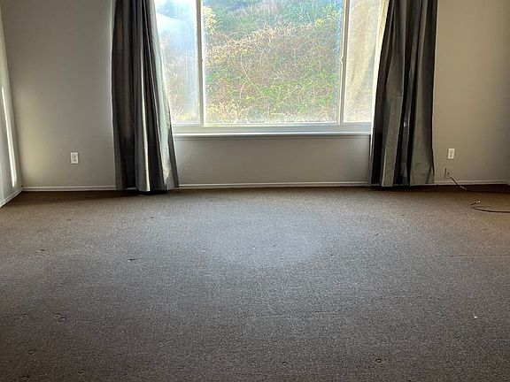 5th image of 595 Clarinada Ave APT 4