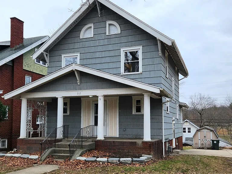 917 Ridge Rd NW — Photo 1