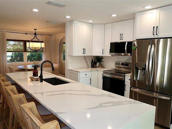 4th image of 9484 Treasure Ln NE