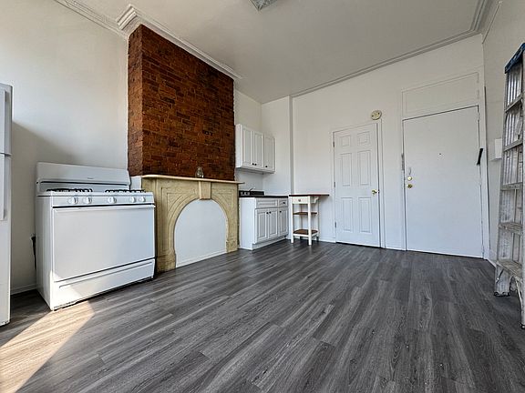 2nd image of 143 Wilson Ave #3LF