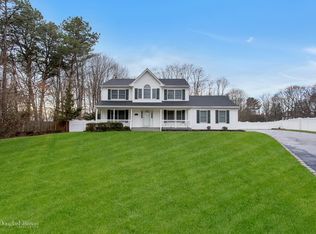 107 Pam Ct, Bohemia, NY 11716