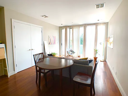 Rented by R New York | media 3