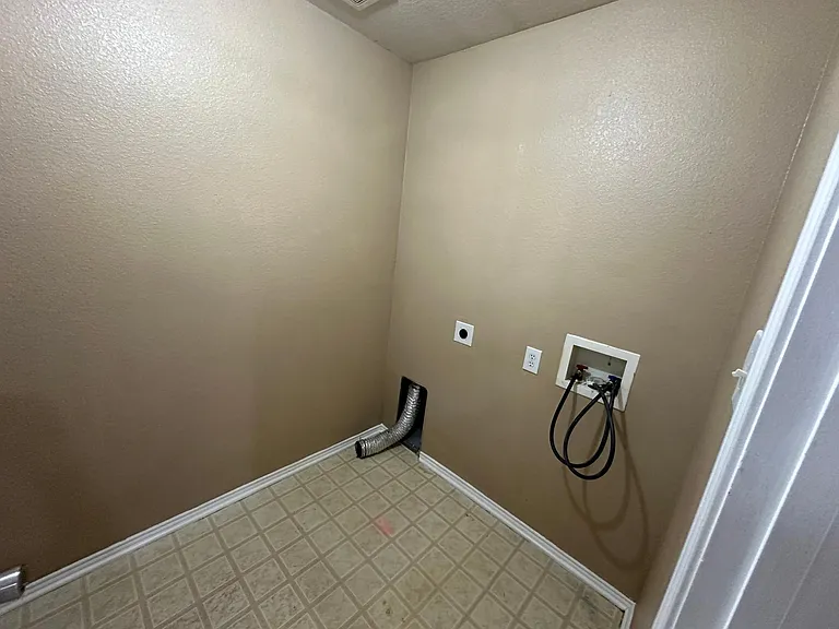 1341 Castle Ridge Rd — Photo 13
