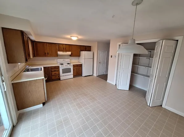 19 Robinson St APT 7, South Portland, ME 04106
