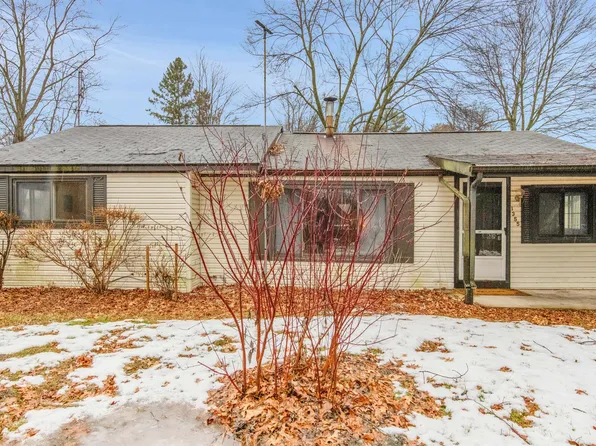 1355 Midway St, White Lake, MI 48386