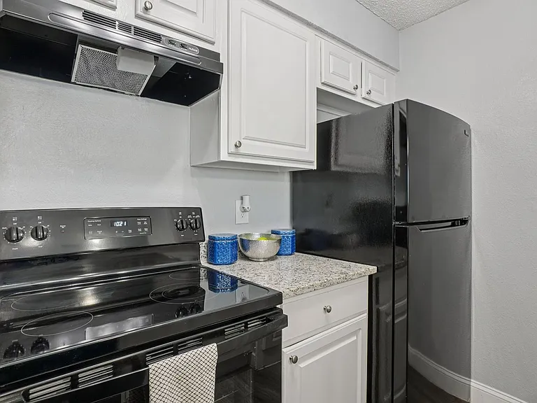 Don't Miss Out Biltmore Homes Leasing Fast — Photo 22