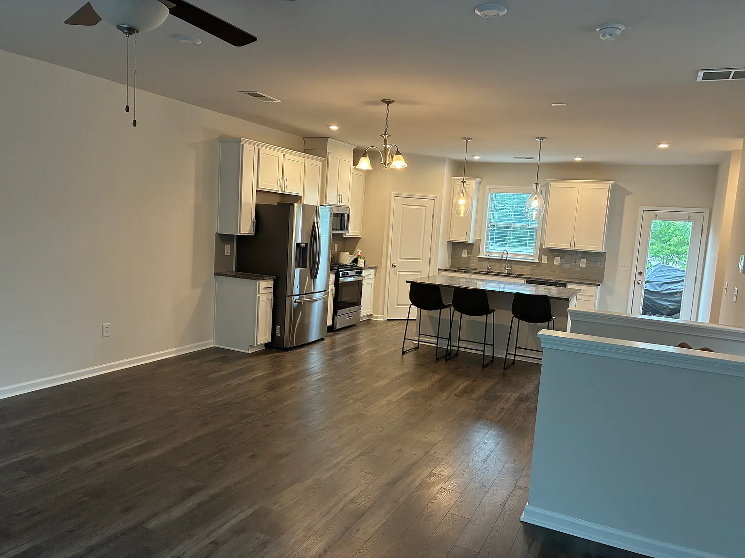 3 bed, 3.5 bath, 1881 sqft, $2,950 — Photo 2