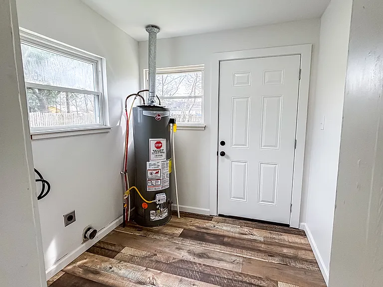 577 Burbridge St — Photo 3