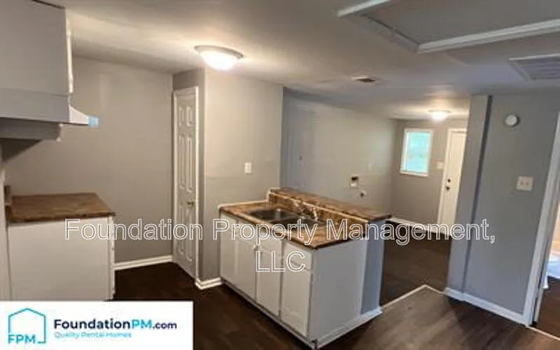 3 bed, 1.0 bath, 1057 sqft, $995 — Photo 3