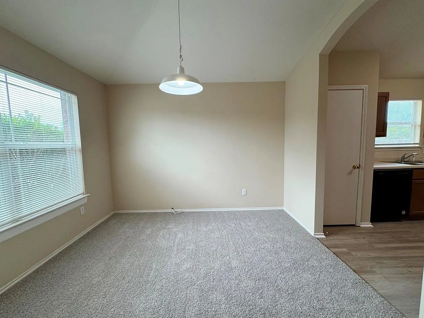 Nice 4 bedroom available in Riverside Grove subdivision! — Photo 4