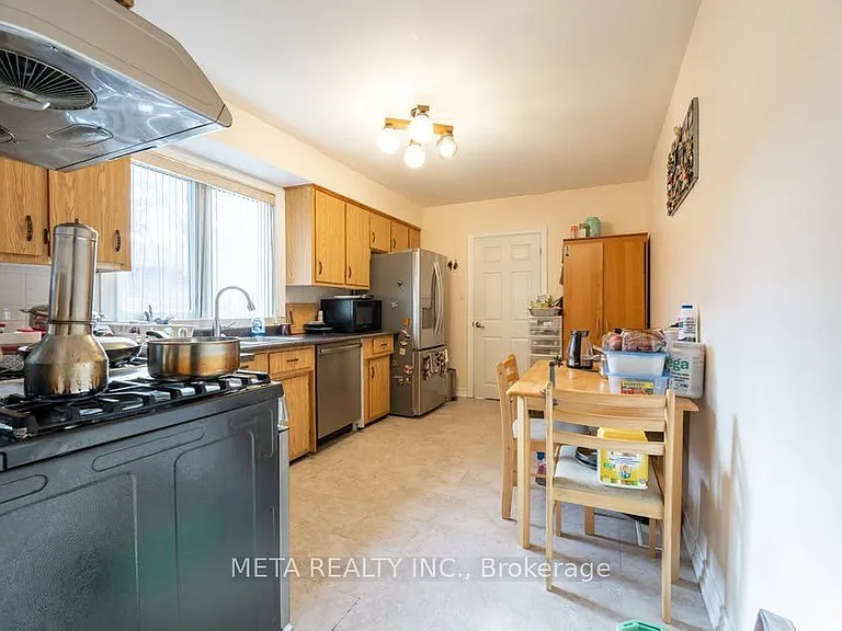 79 Chestermere Blvd — Photo 6