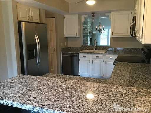 5th image of 103 White Oak Dr