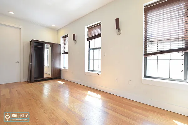 Rented by null | media 12